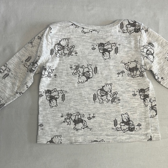 Disney - Winnie the Pooh - Gray Long Sleeve Tee with Whimsical Winnie Print - Picture 3 of 3